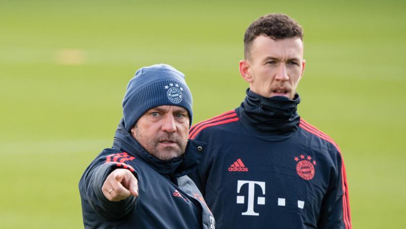 Trainer Hansi Flick (l) vom FC Bayern München gestikuliert vor Ivan Perisic. Foto: Matthias Balk/dpa Trainer Hansi Flick (l) vom FC Bayern München gestikuliert vor Ivan Perisic. Foto: Matthias Balk/dpa