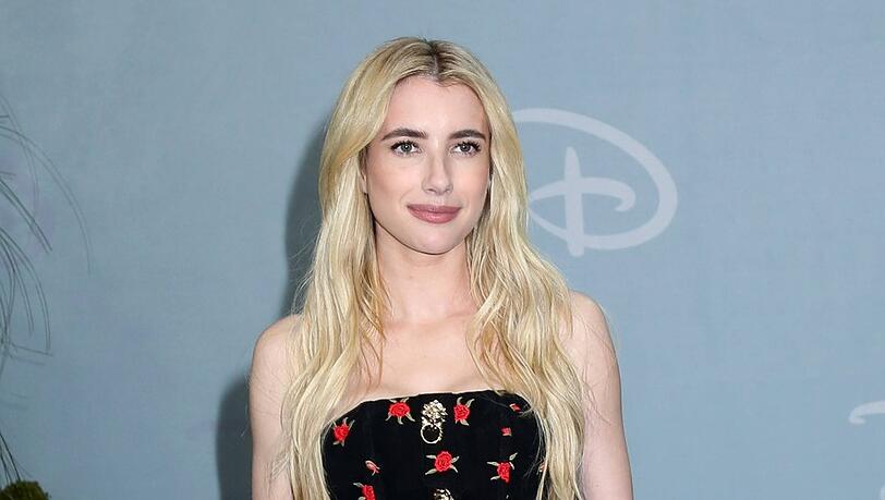 Emma Roberts hat sich auf ihrer Hochzeit unter anderem in Schwarz gezeigt. Emma Roberts hat sich auf ihrer Hochzeit unter anderem in Schwarz gezeigt.