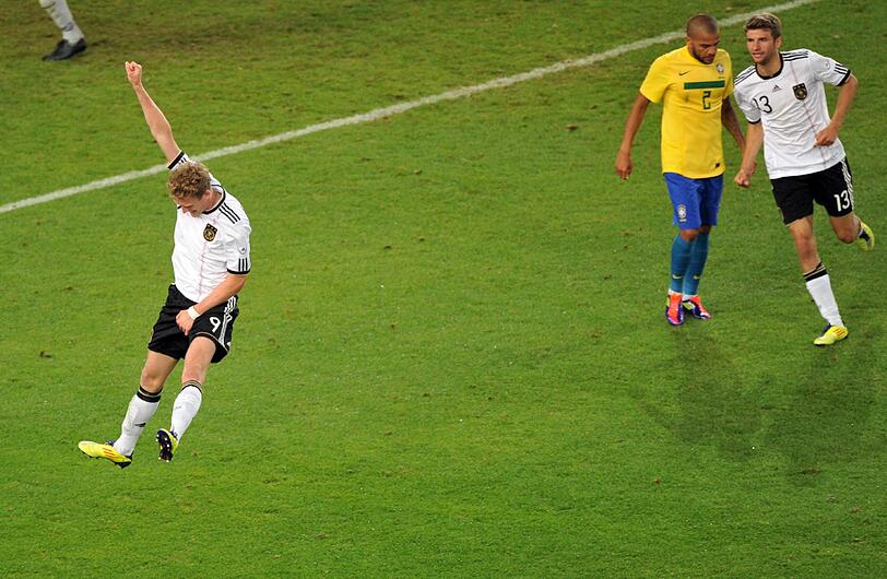 ANDRE SCHÜRRLE: Brachte Schwung über links rein, freche Dribblings. Und schoss auch noch ein Tor. Guter Griff. NOTE 2