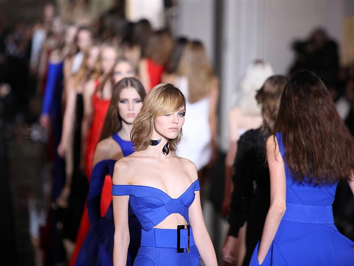 Die Versace-Show bei den Pariser Haute-Couture-Schauen