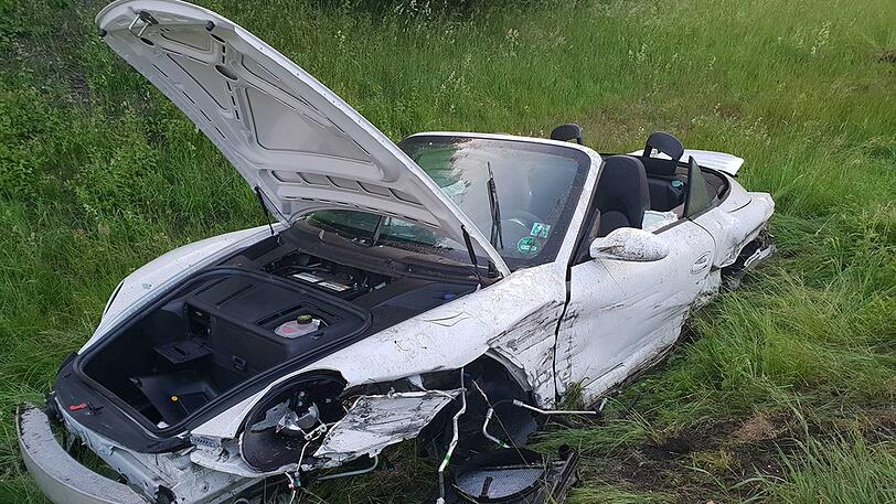 Der Porsche des 23-Jährigen ist Schrott.