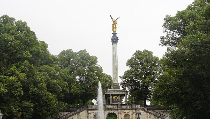 Wahrzeichen von Bogenhausen: der Friedensengel. Wahrzeichen von Bogenhausen: der Friedensengel.