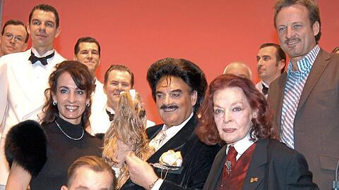 Im Mittelpunkt: Rudolph Moshammer umgeben von Max Raabe, Sopranistin Anna Maria Kaufmann (li.) und Margot Hielscher (re.).