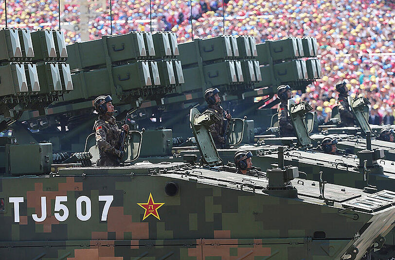 Bei der größten Militärparade seiner Geschichte hat China seine neuen Superwaffen präsentiert.