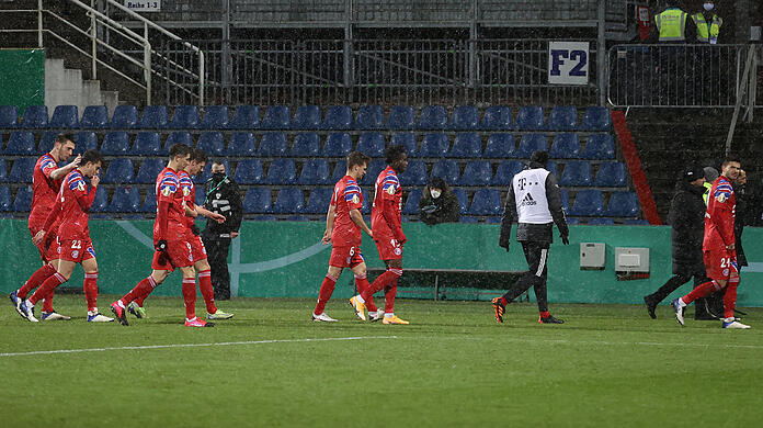 Die Bayern nach der überraschenden Pokal-Pleite in Kiel.