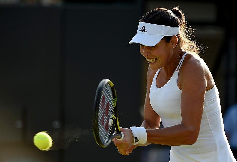 Unter den mitleidenden Blicken von Bastian Schweinsteiger verlor Ana Ivanovic am Mittwoch in Wimbledon und schied als dritte Top-Ten-Spielerin aus. Die Bilder!