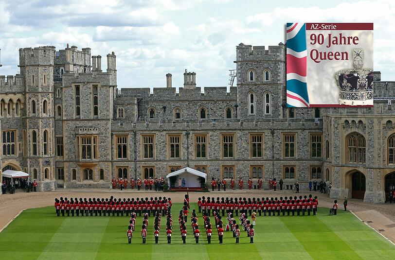 Schloss Windsor in der Grafschaft Berkshire ist das größte und älteste durchgängig bewohnte Schloss der Welt. Es wird gerne auch als &bdquo;englisches Versailles&ldquo; bezeichnet. Die Queen ist gerne am Wochenende hier.