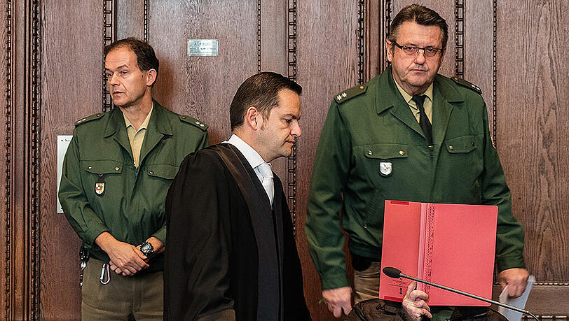 Der Angeklagte beim Prozessauftakt in Nürnberg. Der Angeklagte beim Prozessauftakt in Nürnberg.
