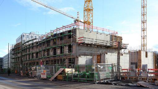 "Wir haben fast Angst, dass das Haus zusammenbricht", sagt Anwohnerfamilie Sailer. Auf dem Nockherberg wird noch bis 2023 gebaut.