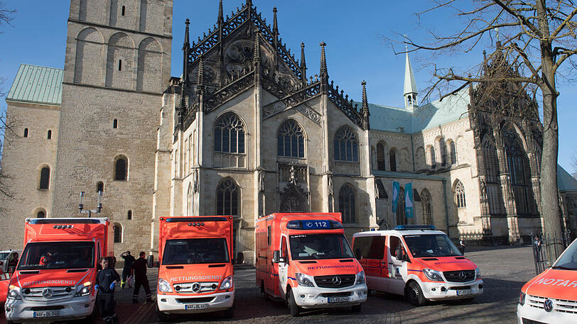 Ein Lkw ist in der Innenstadt von Münster in eine Menschenmenge gefahren. Die Bilder vom Einsatz der Polizei- und Rettungskräfte.