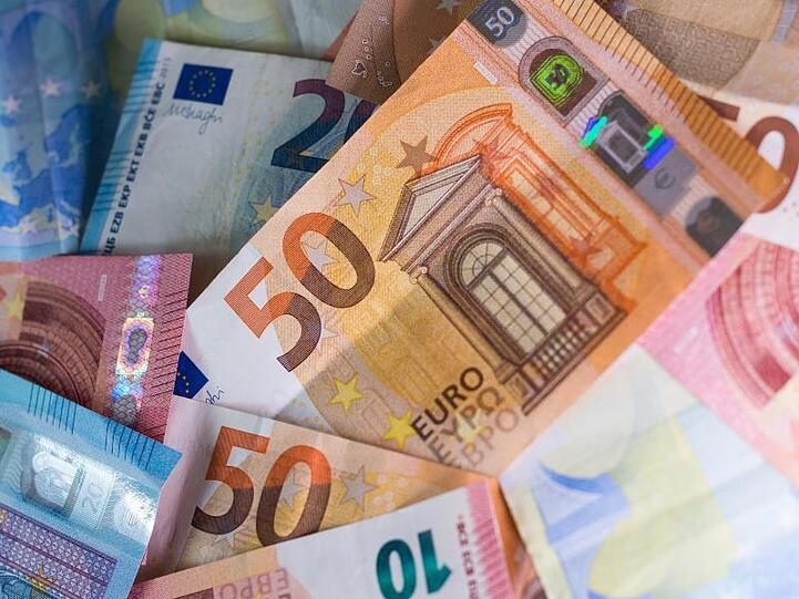 Die als Cum-Ex-Deals bekannte Mehrfacherstattung von Steuern ist nach Ansicht des Landgerichts Bonn eine Straftat.