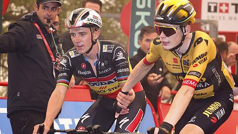 Die Teams von Remco Evenepoel (l) und Jonas Vingegaard werden wohl doch nicht fusionieren.