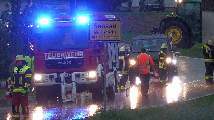 In Sensau schoss Schlamm vom Feld auf die Straße.