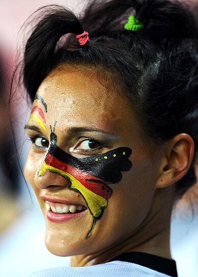 Euro 2012: Gegen Holland: So sexy und verrückt jubeln die Fans - Bilder - Abendzeitung München