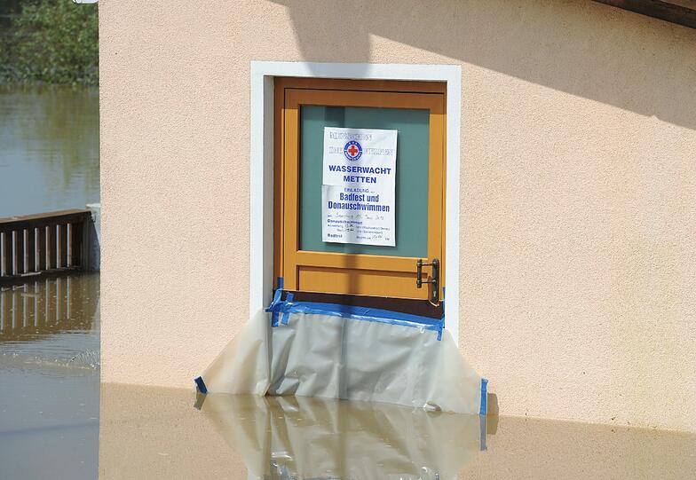 ...Donauschwimmen ein.