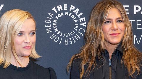 Reese Witherspoon (l.) hat Jennifer Aniston herzliche Geburtstagsgrüße geschickt.