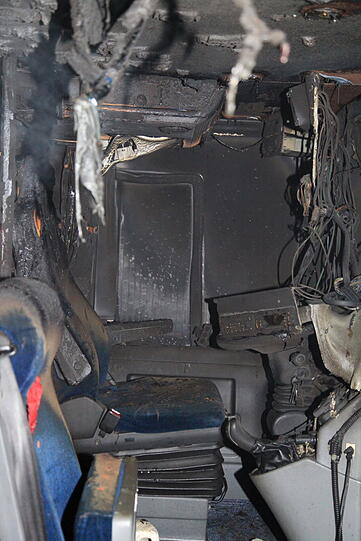 Ein Reisebus aus den Niederlanden steht auf der A8 in Richtung München in Flammen. Die Bilder vom Feuerwehreinsatz.