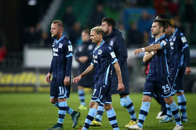 STEFAN MUGOSA, DAYLON CLAASEN  und STEPHANE MVIBUDULU kamen zu spät für eine Bewertung.