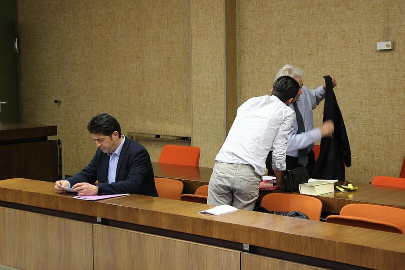 Prozess am Amtsgericht: Stadtrat Cetin Oraner (l.) und Yusuf B. sollen einen Polizisten angegriffen haben.