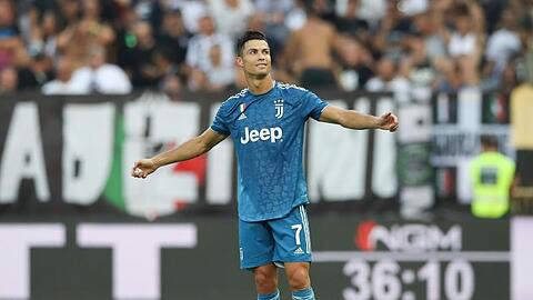 Juve-Star Ronaldo freut sich über den verdienten Auswärtssieg seines Teams.
