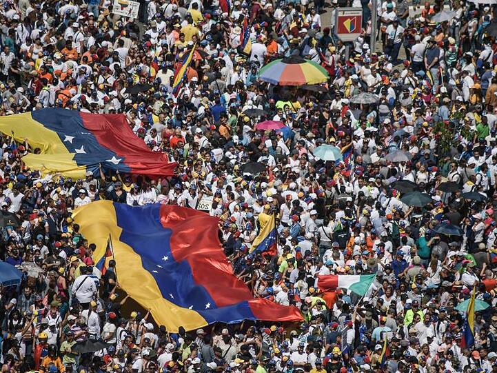 Anhänger der Opposition vergangenes Wochenende bei einer Kundgebung gegen die Regierung von Präsident Maduro.