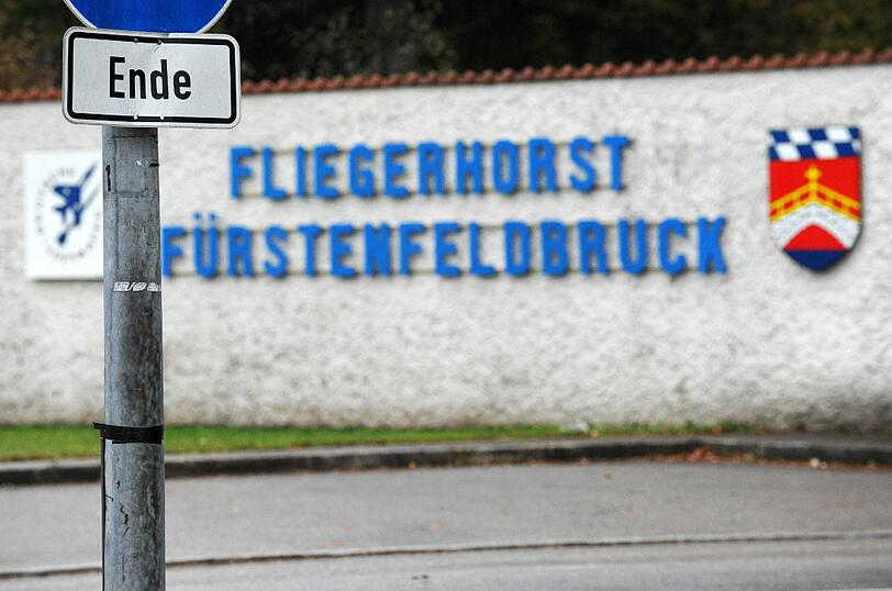 Besonders schmerzlich für Bayern ist die Schließung des Standorts FÜRSTENFELDBRUCK: In der "Wiege der Luftwaffe" waren 1240 Menschen beschäftigt. Nun verlieren sie ihren Job.