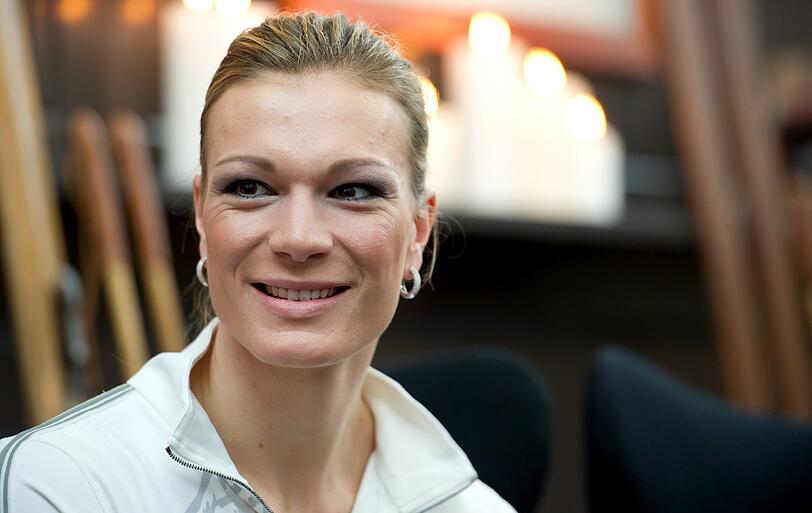 Maria Höfl-Riesch präsentiert auf der Ispo in München ihre eigene Kollektion, die bei Bogner erscheint. Das Motto ist ein elegantes Tier - die Schneeleopardin.