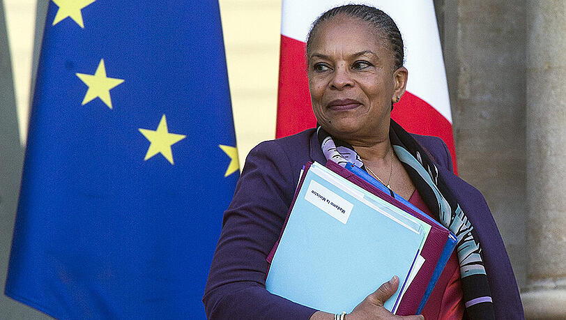 Die französische Justizministerin Christiane Taubira tritt im Strekit um eine Verfassungsänderung zurück. Die französische Justizministerin Christiane Taubira tritt im Strekit um eine Verfassungsänderung zurück.