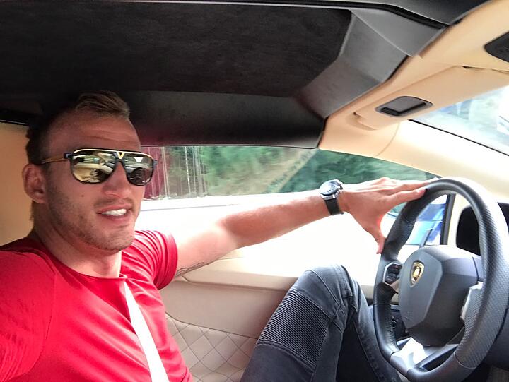 Mario Daser: Mit seinem Lamborghini Aventador auf dem Weg nach Mailand