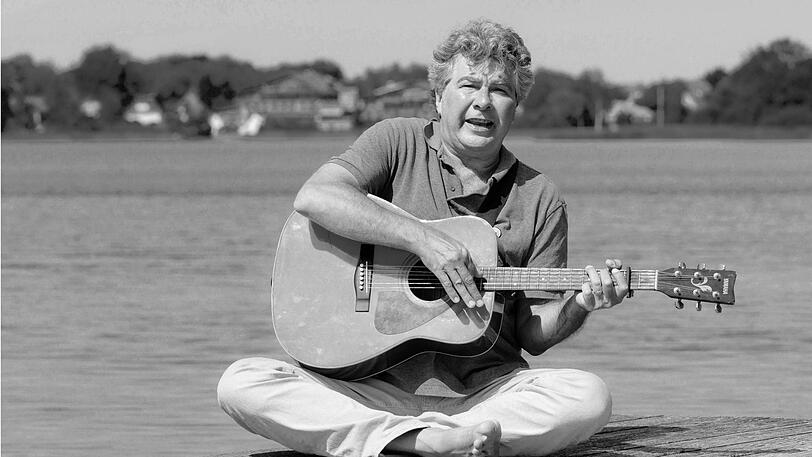 Liedermacher Wolfram Eicke ertank am 5. Juni in der Ostsee. Der Partner von Rolf Zuckowski wurde 63 Jahre alt.
