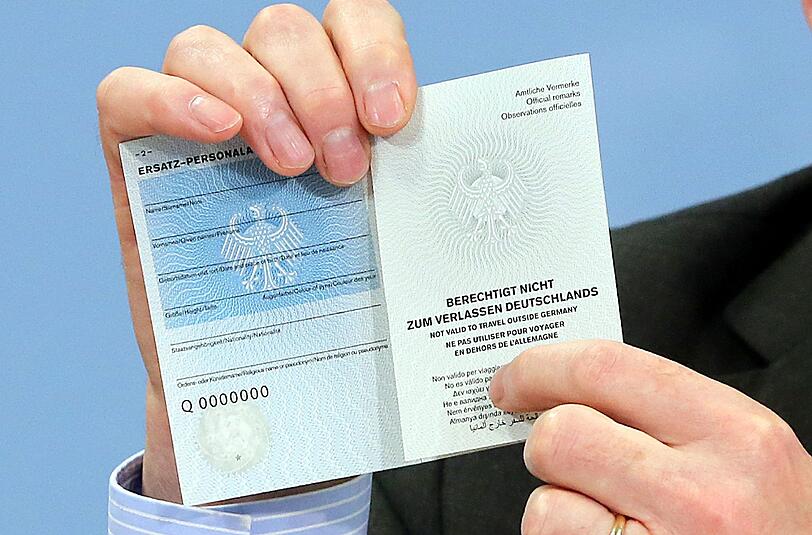 Ersatz-Dokument: Berechtigt nicht nur Ausreise! Soll radikalen Islamisten in Deutschland der Personalausweis abgenommen werden?