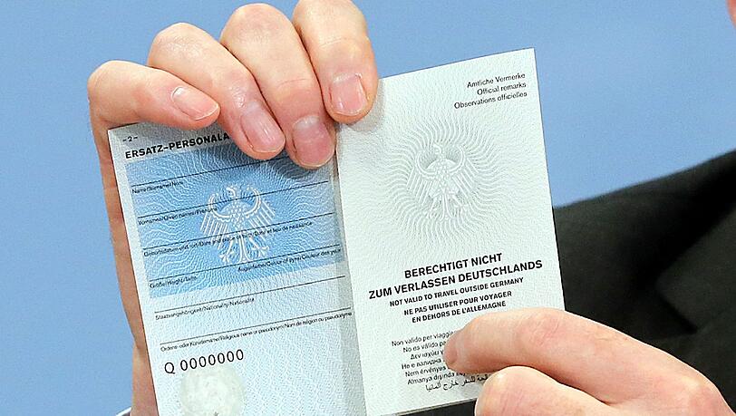 Ersatz-Dokument: Berechtigt nicht nur Ausreise! Soll radikalen Islamisten in Deutschland der Personalausweis abgenommen werden?