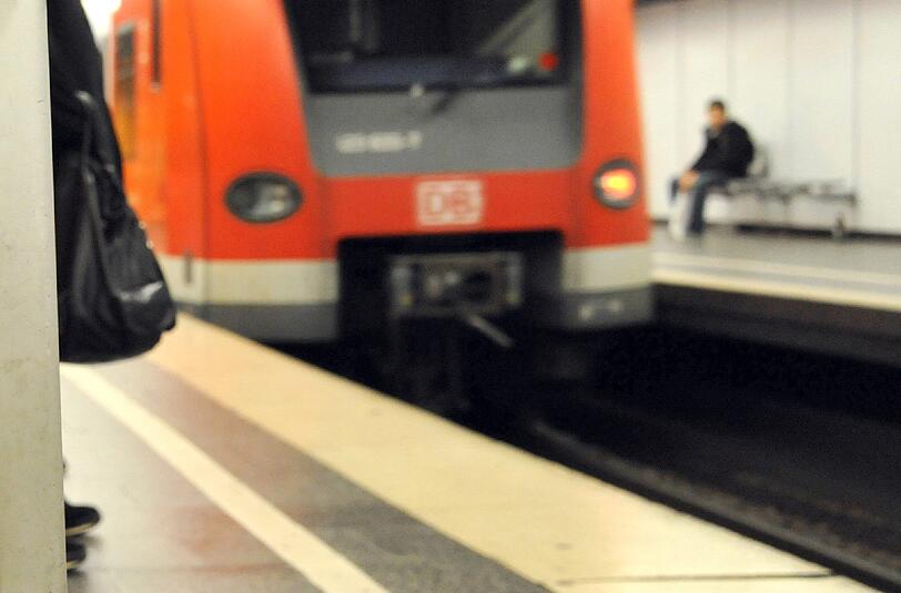 Einfahrende S-Bahn. (Symbolbild).