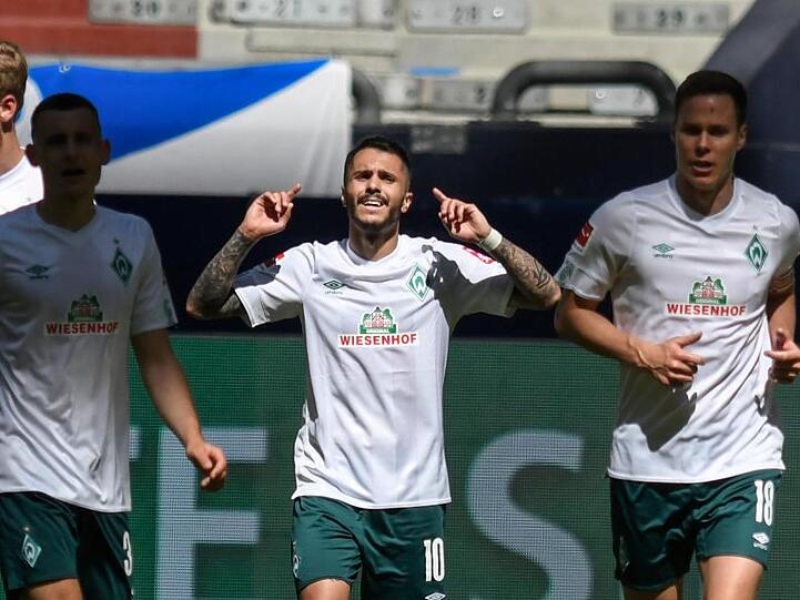 Beim FC Schalke 04 noch Werder-Torschütze, gegen Frankfurt zunächst auf der Bank: Leonardo Bittencourt (M.).