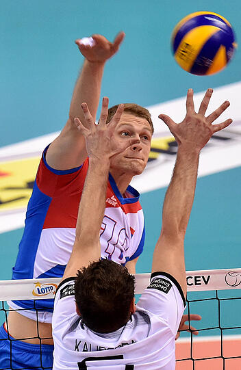 Denys Kaliberda (vorne) gegen Drazen Luburic.