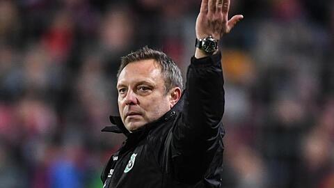 Hannovers Trainer André Breitenreiter droht seinen Spielern mit einer Urlaubssperre.