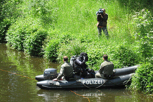 Umfangreiche Suchaktion nach Mirjam: Die Polizei hatte mit Spezialisten alle Gewässer rund um Hof kontrolliert.