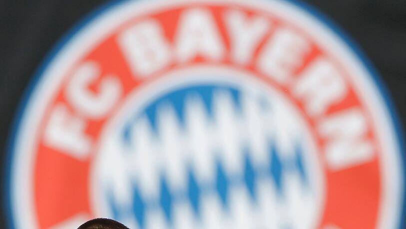 Entspannt wirkende Bayern-Spieler beim Abschlusstraining: Auch die von einigen Fans entzündeten Bengalos können die Konzentration von Lahm, Schweinsteiger & Co nicht stören. Die Bilder vom Training. Entspannt wirkende Bayern-Spieler beim Abschlusstraining: Auch die von einigen Fans entzündeten Bengalos können die Konzentration von Lahm, Schweinsteiger & Co nicht stören. Die Bilder vom Training.