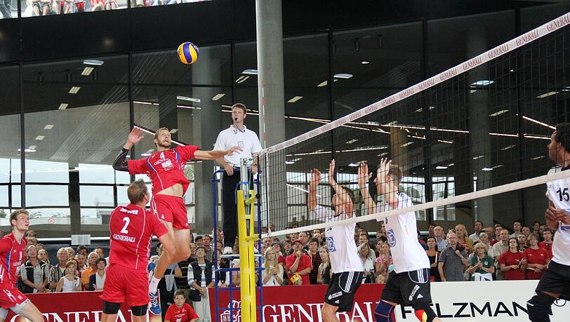 Haching gegen Friedrichshafen in der kleinen Olympiahalle. Haching gegen Friedrichshafen in der kleinen Olympiahalle.