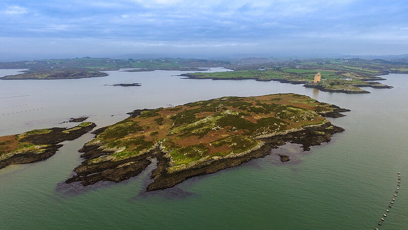 Die irische Mannin Island hat sich Jeremy Irons gesichert. Die irische Mannin Island hat sich Jeremy Irons gesichert.
