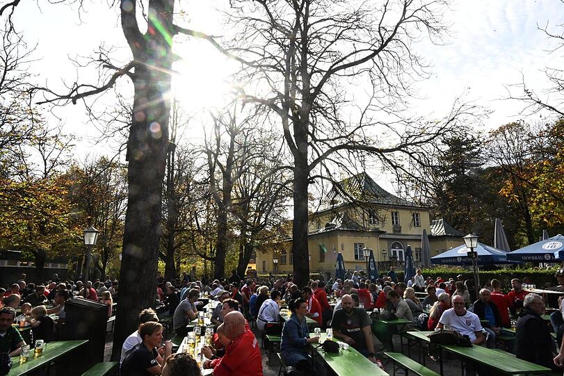 Auch der Biergarten am Chinesischen Turm macht nochmal ein super Sonnengeschäft.