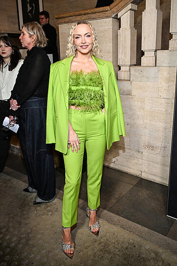 Janin Ullmann in giftgr&uuml;n. Ob sie f&uuml;r das Oberteil bei der Muppetshow gew&uuml;tet hat?