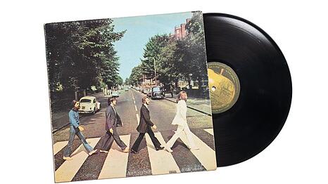 "Abbey Road" war 1969 das elfte Studioalbum der Beatles. Auch das Cover wurde zum Hit und seitdem immer wieder von bekannten Pers&ouml;nlichkeiten nachgestellt.