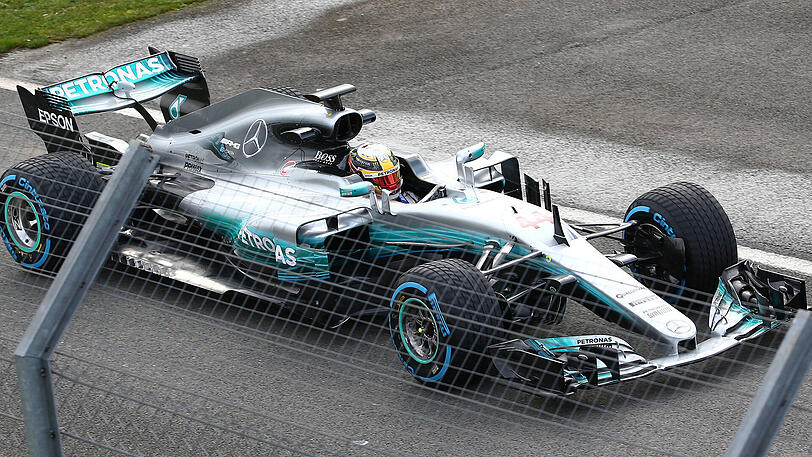 Das neue Mercedes-Modell F1 W08 Hybrid EQ Power: auf den ersten Blick fällt bei dem neuen Silberpfeil die schlankere Heckfinne auf.