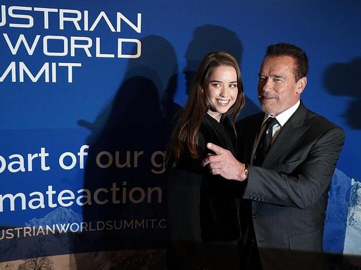 Hollywoodstar Arnold Schwarzenegger mit seiner Tochter Christina beim Charity-Dinner in Reith bei Kitzbühel (Tirol).