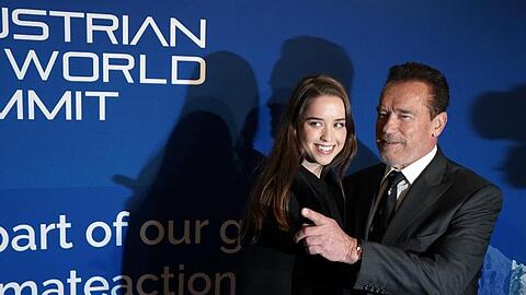 Hollywoodstar Arnold Schwarzenegger mit seiner Tochter Christina beim Charity-Dinner in Reith bei Kitzbühel (Tirol).
