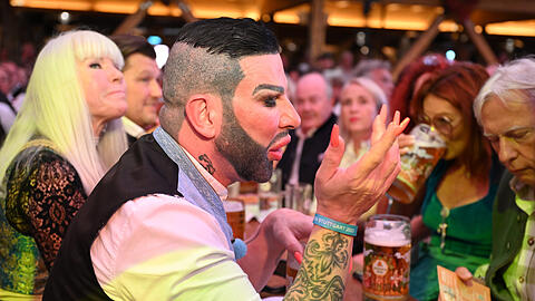 Harald Glööckler bei der Eröffnung 176. Cannstatter Volksfest