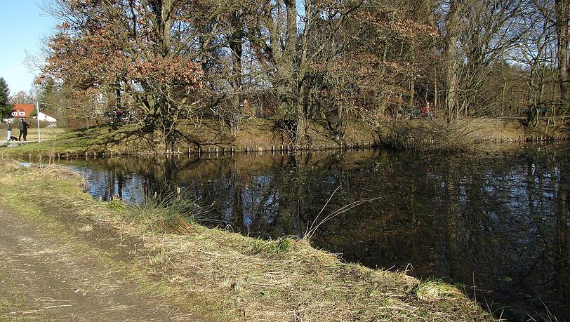 Der Warnberger Weiher in Solln. Der Warnberger Weiher in Solln.