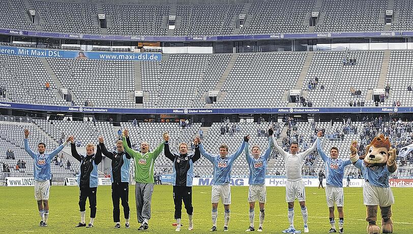 Wenig attraktiv: Die Löwen spielen vor meist leeren Rängen in der Allianz Arena.Foto: MIS Wenig attraktiv: Die Löwen spielen vor meist leeren Rängen in der Allianz Arena.Foto: MIS