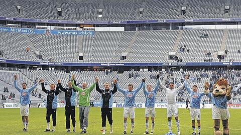 Wenig attraktiv: Die Löwen spielen vor meist leeren Rängen in der Allianz Arena.Foto: MIS